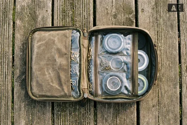 Transport von kleinteilen in der vorfachtasche organisieren – Detailansicht
